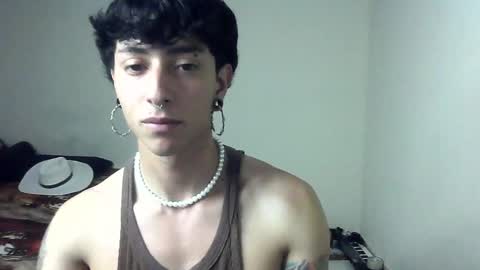 Snapshot of boy_fox_guys chatting on December 27, 12:29 am Boy Astro online show from December 27, 12:29 am