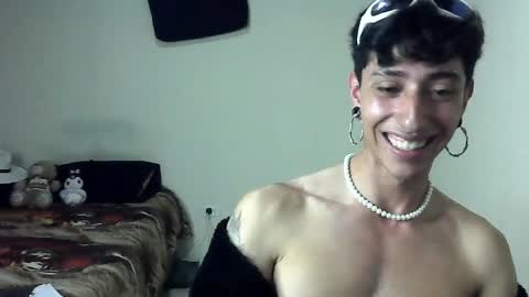 Snapshot of boy_fox_guys chatting on January 25, 2:04 am Boy Astro online show from January 25, 2:04 am