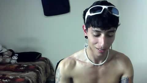 Snapshot of boy_fox_guys chatting on February 6, 2:22 am Boy Astro online show from February 6, 2:22 am