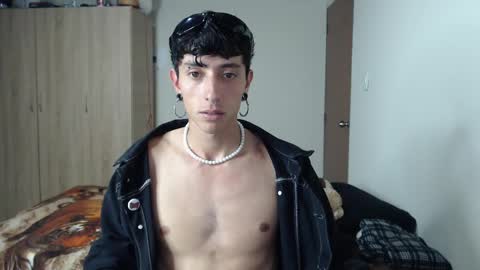 Snapshot of boy_fox_guys chatting on February 12, 1:19 am Boy Astro online show from February 12, 1:19 am