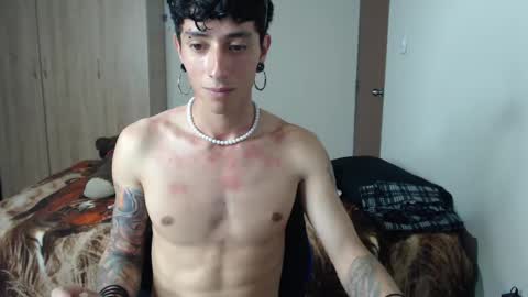 Snapshot of boy_fox_guys chatting on February 12, 4:23 am Boy Astro online show from February 12, 4:23 am