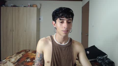 Snapshot of boy_fox_guys chatting on February 13, 2:34 am Boy Astro online show from February 13, 2:34 am