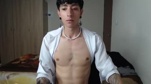 Snapshot of boy_fox_guys chatting on February 21, 1:44 pm Boy Astro online show from February 21, 1:44 pm
