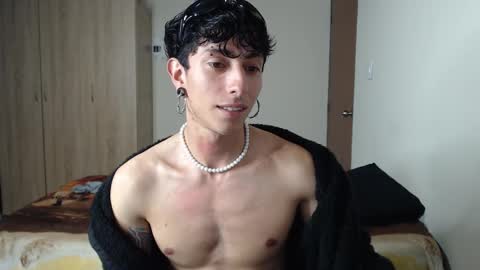 Snapshot of boy_fox_guys chatting on February 25, 12:25 am Boy Astro online show from February 25, 12:25 am