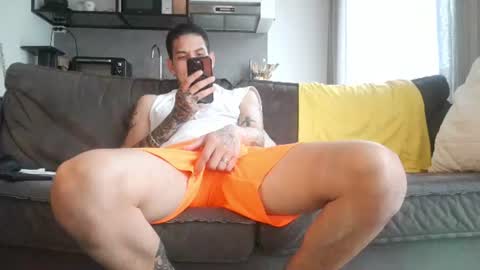 Snapshot of boy_master5 chatting on June 13, 7:17 am boy_master5 online show from June 13, 7:17 am