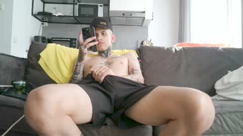 Snapshot of boy_master5 chatting on June 28, 8:42 am boy_master5 online show from June 28, 8:42 am