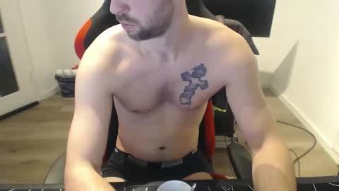 boy_t0y89 online show from January 14, 7:47 am