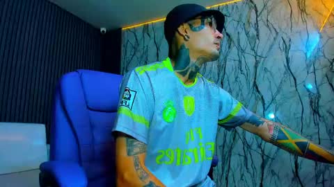 boy_tatto77 online show from March 18, 12:52 pm