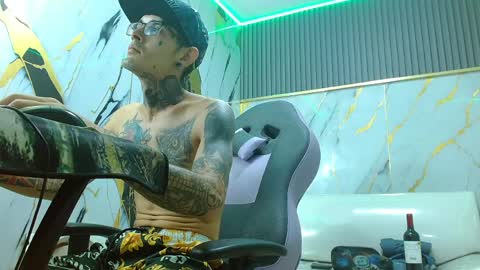 boy_tatto77 online show from March 27, 4:07 pm