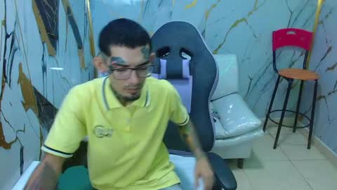 boy_tatto77 online show from May 6, 11:48 am