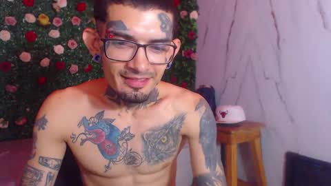 boy_tatto77 online show from May 12, 6:05 pm