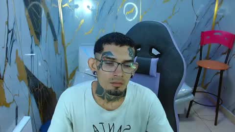 boy_tatto77 online show from May 14, 11:28 am