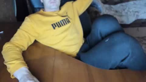 Snapshot of boyapollon chatting on December 18, 8:09 am BoyApollon online show from December 18, 8:09 am