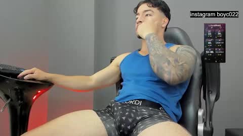 boyc02_ online show from January 4, 1:31 am