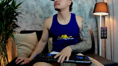 boyc02_ online show from October 26, 8:04 pm