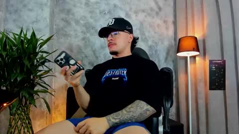 boyc02_ online show from November 24, 1:11 pm