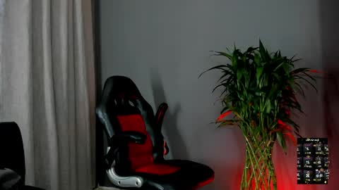 boyc02_ online show from May 14, 3:57 am