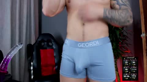 boyc02_ online show from May 19, 1:56 am