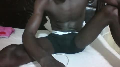 Snapshot of boyguylove chatting on October 14, 9:21 am boyguylove online show from October 14, 9:21 am