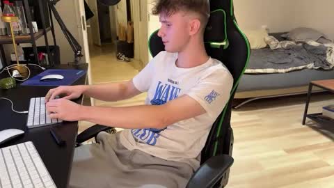 Eddie online show from December 14, 10:50 pm