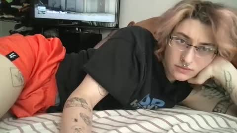 Snapshot of boywithbug chatting on February 25, 4:21 pm boywithbug online show from February 25, 4:21 pm