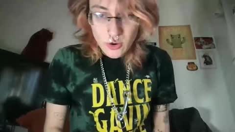 Snapshot of boywithbug chatting on March 6, 2:08 pm boywithbug online show from March 6, 2:08 pm