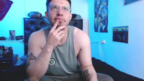 Snapshot of brad_hot_boy chatting on December 13, 2:21 am brad hot boy online show from December 13, 2:21 am