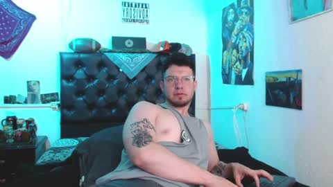 Snapshot of brad_hot_boy chatting on January 10, 4:20 pm brad hot boy online show from January 10, 4:20 pm