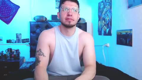 Snapshot of brad_hot_boy chatting on January 25, 3:30 pm brad hot boy online show from January 25, 3:30 pm