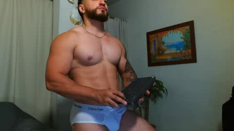 Bradley Martinez online show from May 9, 11:43 pm
