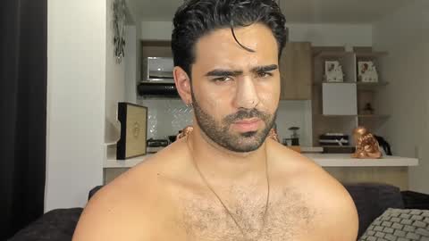 bradleymartin7 online show from January 17, 5:42 am