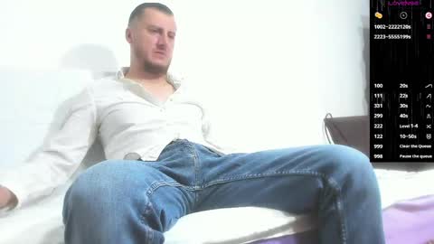 Snapshot of bradryder__ chatting on April 11, 5:56 am Call me Alex online show from April 11, 5:56 am