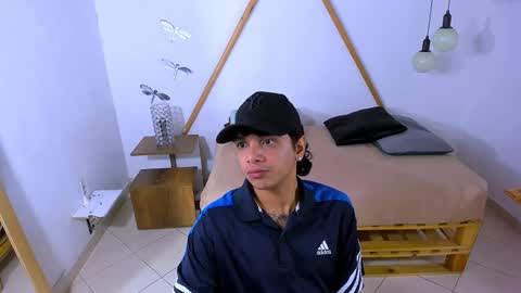 Snapshot of brand_hades chatting on October 2, 6:48 pm B R A N D online show from October 2, 6:48 pm