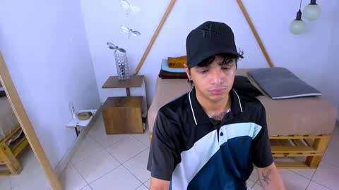 Snapshot of brand_hades chatting on October 3, 2:03 pm B R A N D online show from October 3, 2:03 pm