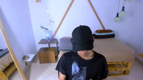 Snapshot of brand_hades chatting on October 13, 7:14 pm B R A N D online show from October 13, 7:14 pm