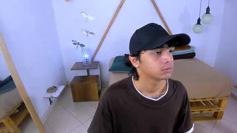 Snapshot of brand_hades chatting on October 23, 6:39 pm B R A N D online show from October 23, 6:39 pm