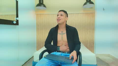 Snapshot of brandon_mercuri chatting on June 8, 12:49 pm BRANDON online show from June 8, 12:49 pm