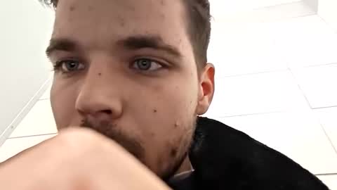 Snapshot of brandon_white_3 chatting on October 21, 12:17 pm Brandon online show from October 21, 12:17 pm