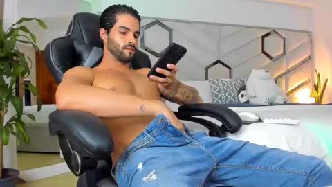 Brandon and Nath online show from December 9, 9:05 pm