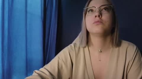 Belle  online show from November 22, 4:11 am