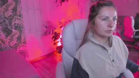 Snapshot of brandy_sweet_ chatting on October 8, 11:30 am BRANDY online show from October 8, 11:30 am