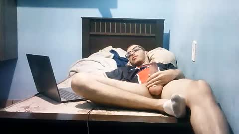 Snapshot of brasil43 chatting on January 14, 11:42 pm PutoBR online show from January 14, 11:42 pm