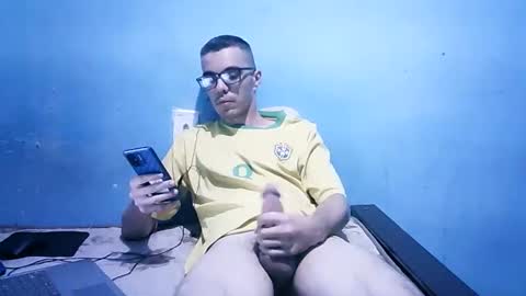 Snapshot of brasil43 chatting on March 23, 12:47 am PutoBR online show from March 23, 12:47 am