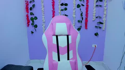 bratz_evans online show from December 27, 11:17 am