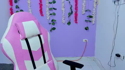 bratz_evans online show from January 11, 4:14 pm