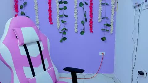 bratz_evans online show from January 26, 1:36 pm