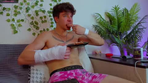 Snapshot of bravo_maestro chatting on October 24, 1:07 pm Johny Bravo online show from October 24, 1:07 pm