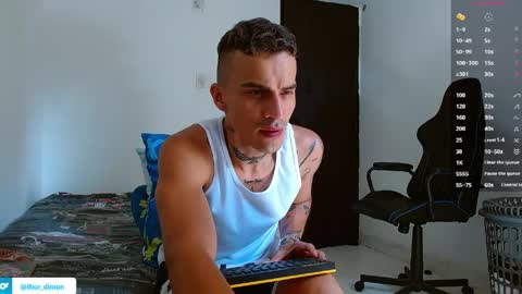 Snapshot of bray_hotboy chatting on April 26, 3:42 pm Bray Hotboy online show from April 26, 3:42 pm