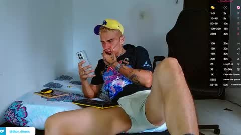 Snapshot of bray_hotboy chatting on May 22, 3:28 pm Bray Hotboy online show from May 22, 3:28 pm