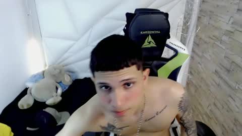 Snapshot of brayan_lopezz chatting on February 4, 6:49 pm BRAYAN online show from February 4, 6:49 pm